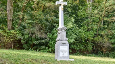 Na Červeném kopci v Brně opět stojí historický kříž